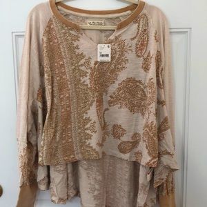 Free People NWT top. Light weight, and over sized. Hi lo style.! Boho style